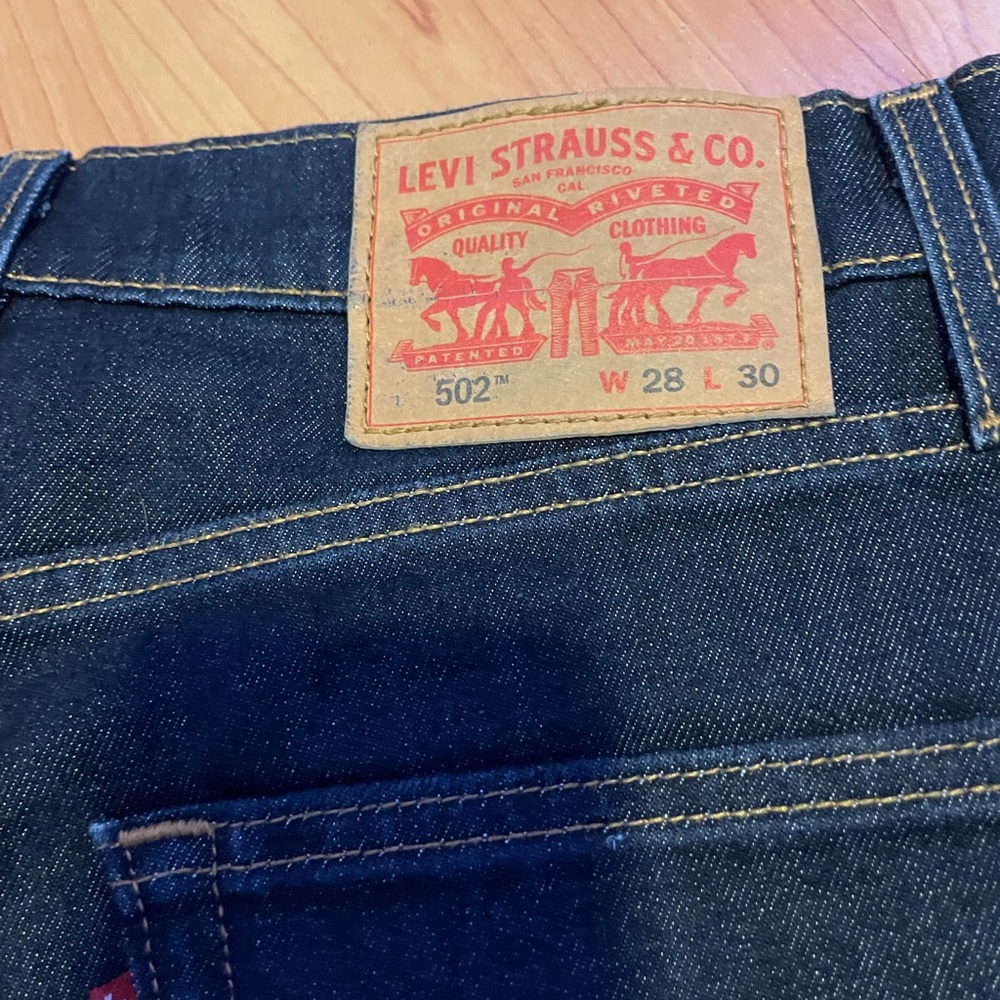 Levi’s 502 jeans
